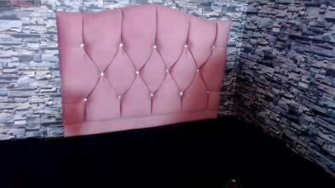 Zoe Bronw online show from December 1, 2025, 1:49 pm