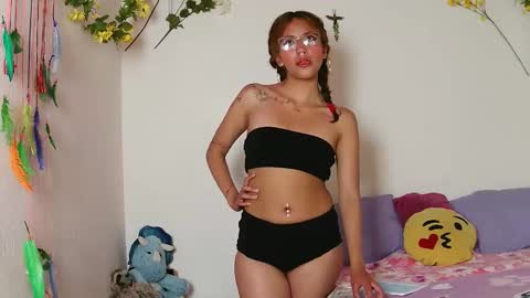 zoe_ch_ online show from October 10, 2025, 9:19 am