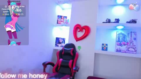 Z O E online show from April 21, 2026, 2:51 am