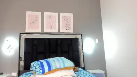zoe_curvyy online show from June 13, 2026, 12:25 pm