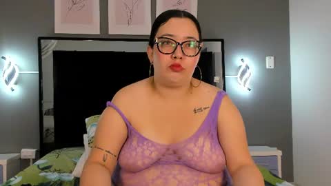 zoe_curvyy online show from July 3, 2026, 12:11 pm