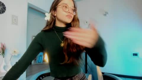 Snapshot of zoe_dear chatting on May 12, 2026, 2:14 pm zoe_dear online show from May 12, 2026, 2:14 pm