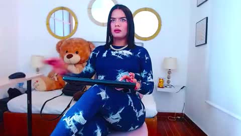 zoe_hecate online show from November 23, 2025, 2:44 am