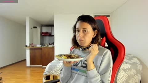 Snapshot of zoe_jeane_beker chatting on December 6, 2024, 12:34 am ZOE online show from December 6, 2024, 12:34 am