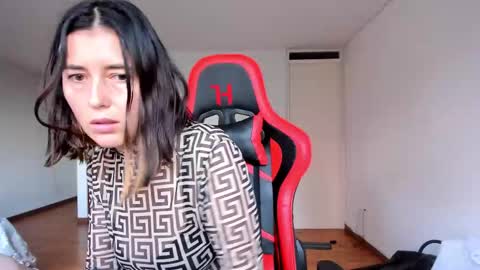 Snapshot of zoe_jeane_beker chatting on February 19, 2025, 10:31 pm ZOE online show from February 19, 2025, 10:31 pm