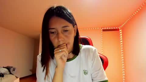 Snapshot of zoe_jeane_beker chatting on March 5, 2025, 2:03 am ZOE online show from March 5, 2025, 2:03 am