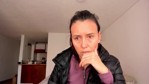 Snapshot of zoe_jeane_beker chatting on November 17, 2025, 8:36 pm ZOE online show from November 17, 2025, 8:36 pm