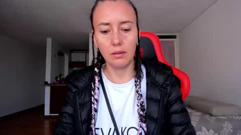 Snapshot of zoe_jeane_beker chatting on November 26, 2025, 8:32 pm ZOE online show from November 26, 2025, 8:32 pm