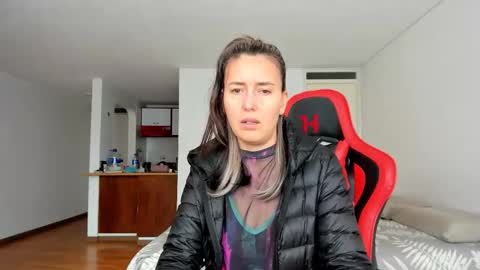 Snapshot of zoe_jeane_beker chatting on February 19, 2026, 8:27 pm ZOE online show from February 19, 2026, 8:27 pm