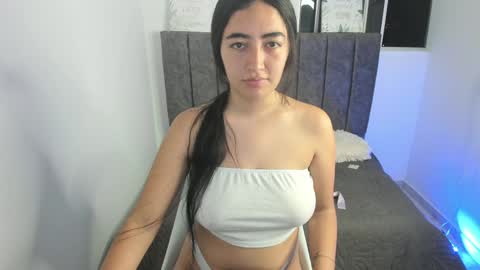 zoe_jones7 online show from December 18, 2024, 4:53 am