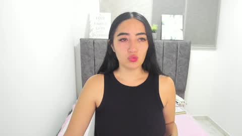 zoe_jones7 online show from February 1, 2025, 3:52 am