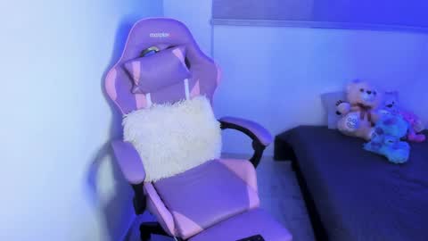 zoe_jones7 online show from April 1, 2026, 4:24 am