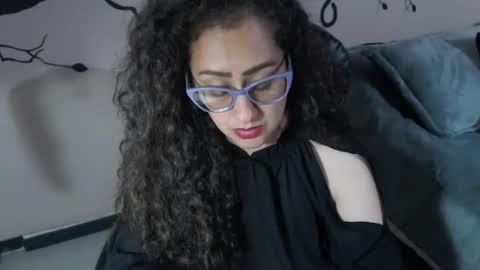 Zoe Koller online show from October 3, 2025, 10:45 am