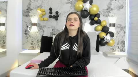 Zoe online show from April 15, 2026, 12:01 pm