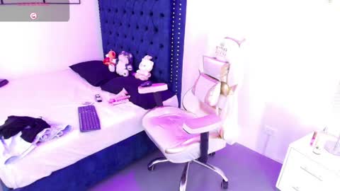 zoe  online show from May 16, 2026, 7:45 pm