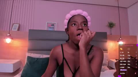 Zoe Novakk  online show from November 17, 2025, 8:25 pm