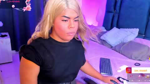 zoe_rosee4 online show from June 14, 2026, 4:58 am