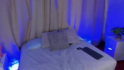 Snapshot of zoe_rousee_ chatting on July 16, 2026, 12:11 pm zoe_rousee_ online show from July 16, 2026, 12:11 pm