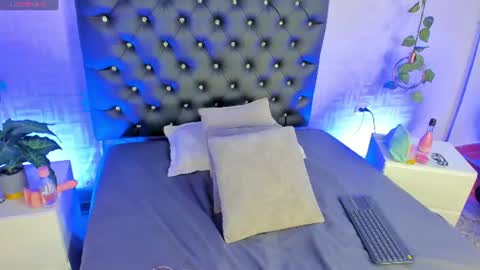 Snapshot of zoe_rousee_ chatting on July 23, 2026, 12:25 pm zoe_rousee_ online show from July 23, 2026, 12:25 pm