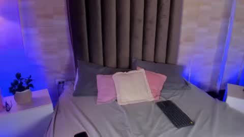 Snapshot of zoe_rousee_ chatting on August 6, 2026, 7:27 pm zoe_rousee_ online show from August 6, 2026, 7:27 pm