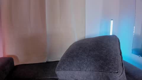 Zoe online show from March 9, 2025, 1:14 am