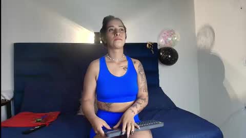 zoe_samantha23 online show from December 4, 2025, 9:45 pm