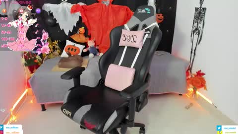 zoe_sullivan_ online show from October 30, 2025, 9:11 am