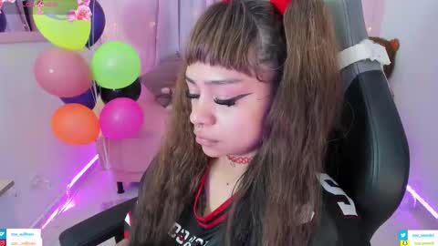 zoe_sullivan_ online show from November 10, 2025, 9:41 am