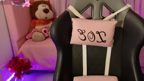 Snapshot of zoe_sullivan_ chatting on May 16, 2026, 9:28 am zoe_sullivan_ online show from May 16, 2026, 9:28 am