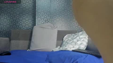 Zoe online show from December 1, 2025, 12:43 pm