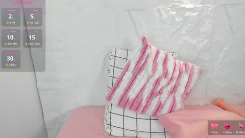 zoeameliie online show from February 19, 2025, 9:03 pm