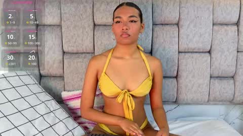 zoeameliie online show from September 15, 2025, 8:20 pm