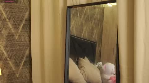 Zoe online show from November 29, 2025, 10:24 pm