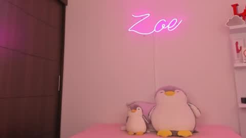 zoecams online show from April 22, 2026, 6:31 pm