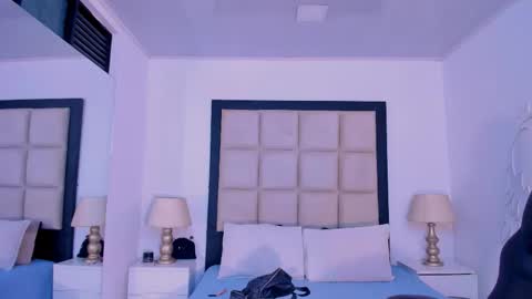 Zoecarrter online show from September 13, 2025, 8:19 pm