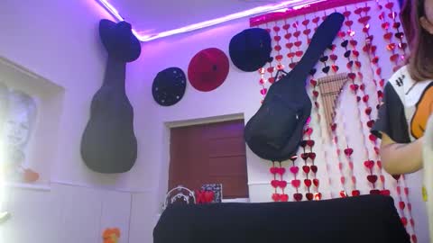 zoee jhonnyy online show from February 6, 2025, 1:43 pm