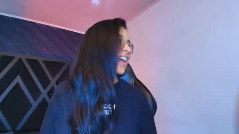 Zoe 3 online show from April 19, 2026, 1:21 pm