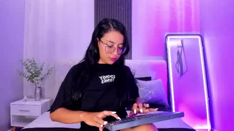 Snapshot of zoee_martins_ chatting on July 9, 2026, 5:39 pm Zoe 3 online show from July 9, 2026, 5:39 pm