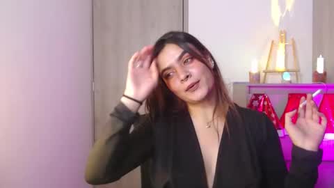 Snapshot of zoee_t chatting on November 27, 2025, 2:13 am Zoee online show from November 27, 2025, 2:13 am