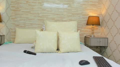 ZoeeSmitth online show from December 16, 2024, 12:06 pm