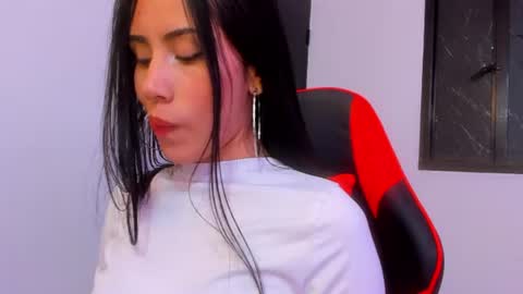 Laura  online show from July 16, 2026, 4:40 am