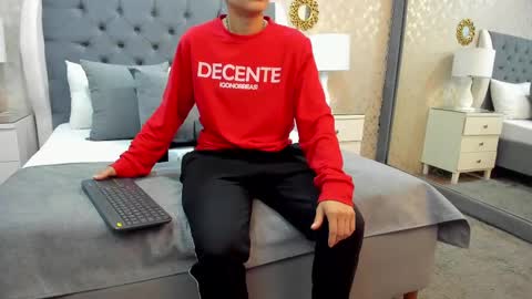 Zoe Krug online show from September 18, 2025, 12:40 pm