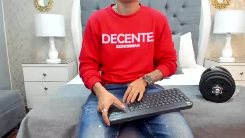 Zoe Krug online show from September 28, 2025, 1:38 pm