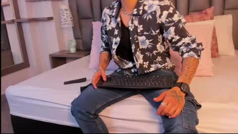 Zoe Krug online show from March 25, 2026, 12:11 pm