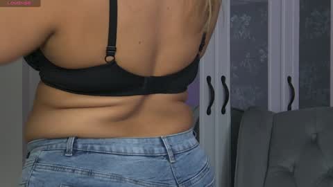 ZoeMesmerize online show from December 28, 2024, 5:02 am