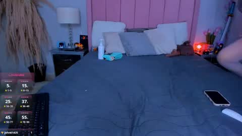 CuteZoe online show from December 1, 2025, 12:15 am