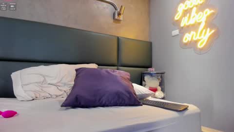 Zoe online show from February 8, 2025, 1:11 am