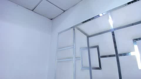 ZoeSwam online show from April 21, 2026, 2:23 pm