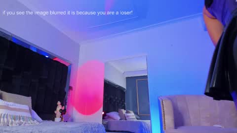 zoevidal_ online show from March 3, 2025, 2:59 pm