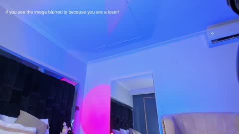 zoevidal_ online show from March 6, 2025, 5:54 pm